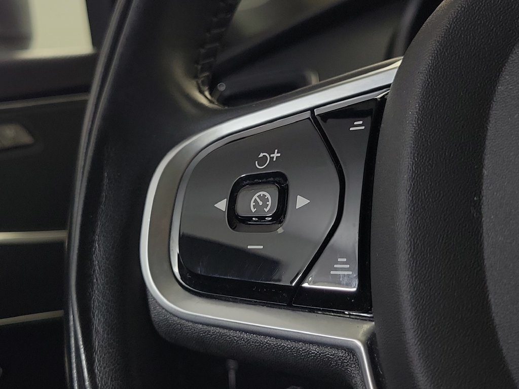 Used 2020 Volvo XC90 T5 Momentum w/ Protection Package Premier FWD image 26