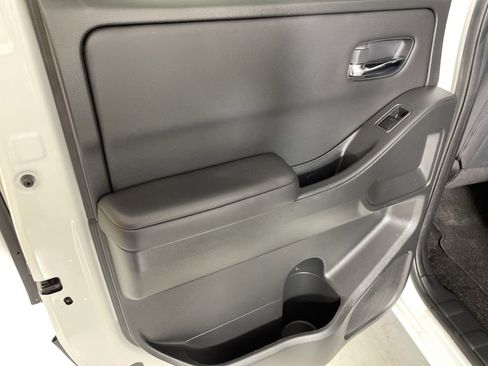 Used 2024 Nissan Frontier SV w/ SV Convenience Package image 36
