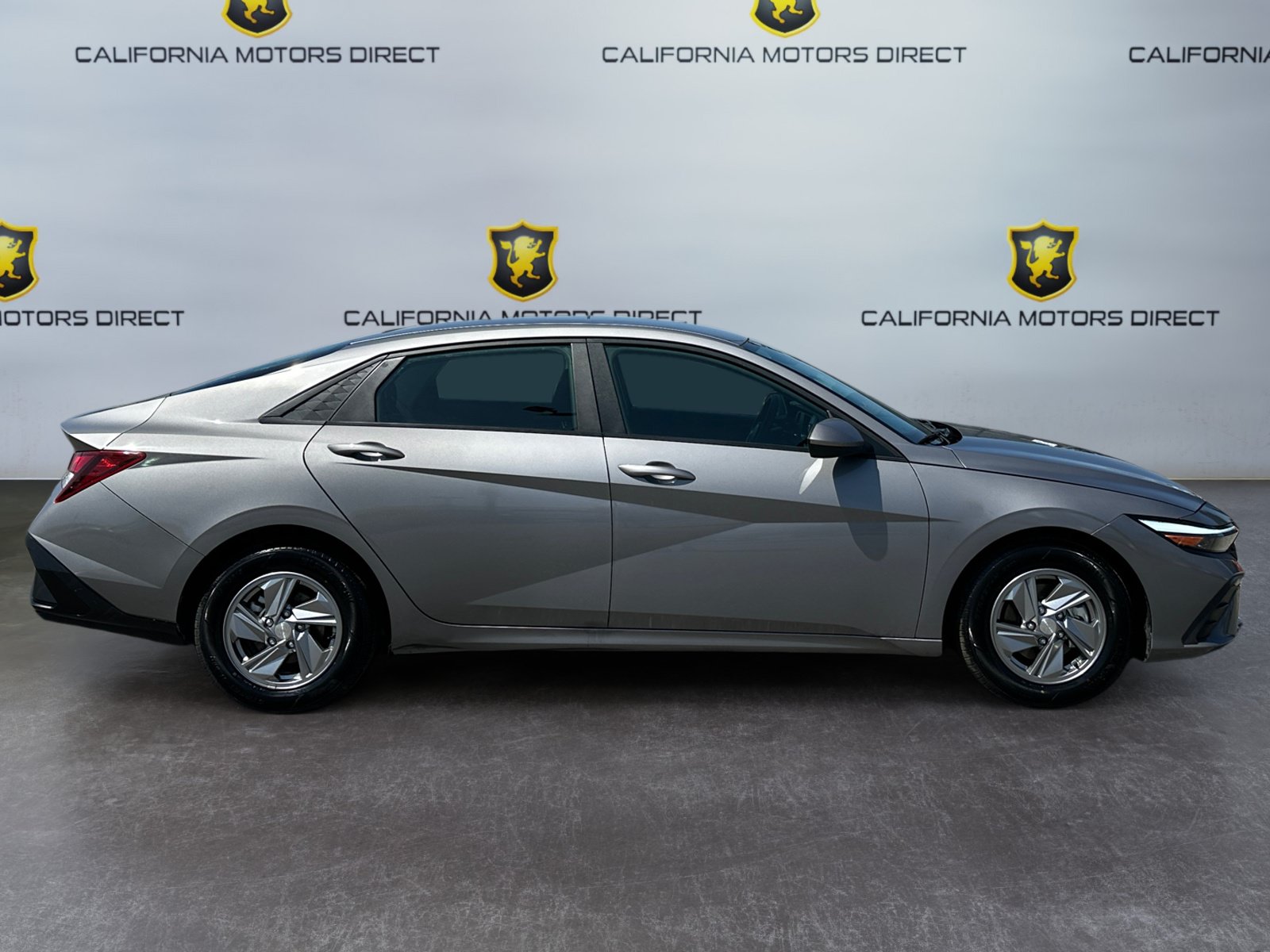 Used 2024 Hyundai Elantra SE FWD image 6