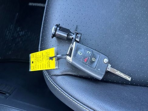 Certified 2021 Volkswagen Tiguan SE w/ Panoramic Sunroof Package image 37