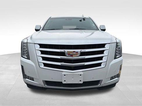 Used 2019 Cadillac Escalade Luxury AWD/4WD image 2