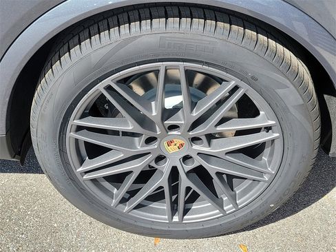 New 2026 Porsche Cayenne image 11