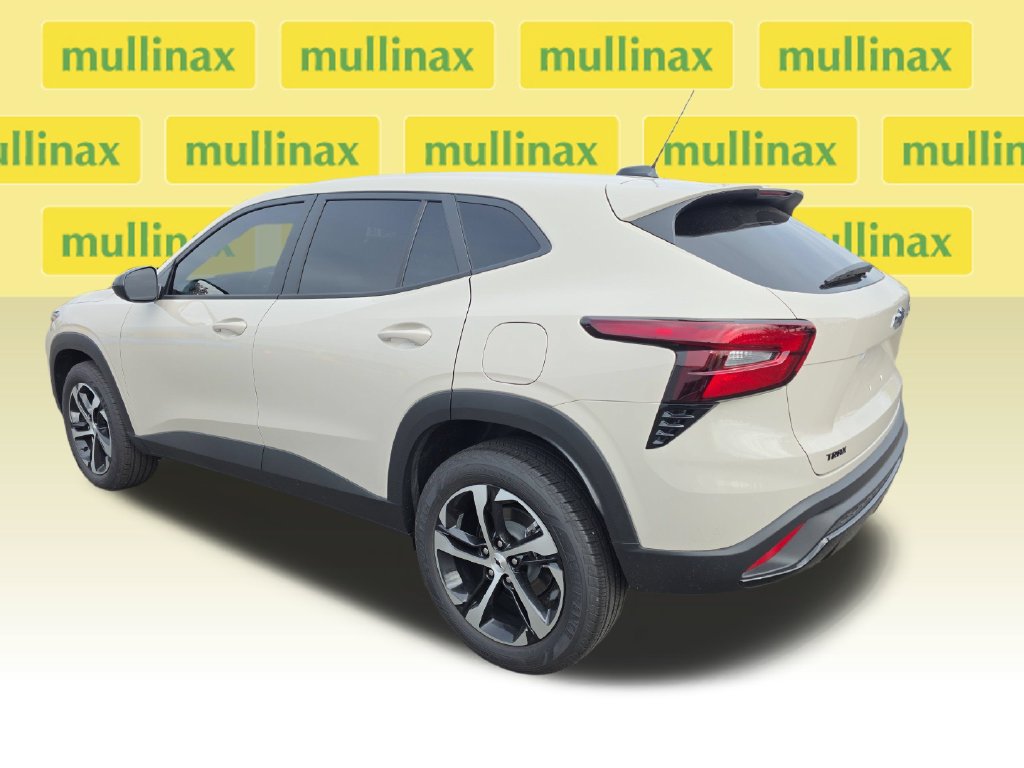 Used 2026 Chevrolet Trax RS FWD image 11