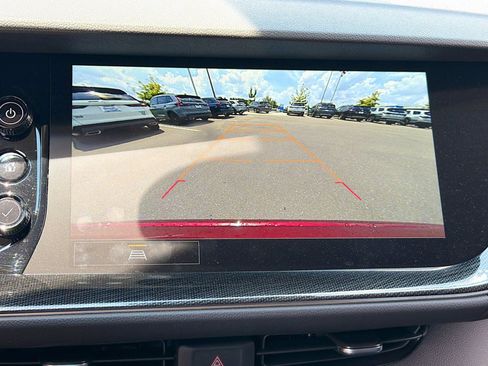 Used 2023 Buick Envision Essence AWD/4WD image 11