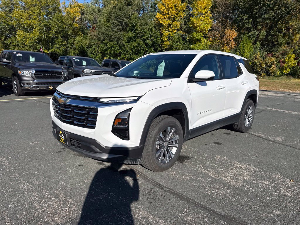 Used 2026 Chevrolet Equinox LT AWD/4WD image 3