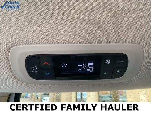 Used 2024 Chrysler Pacifica Touring-L image 19