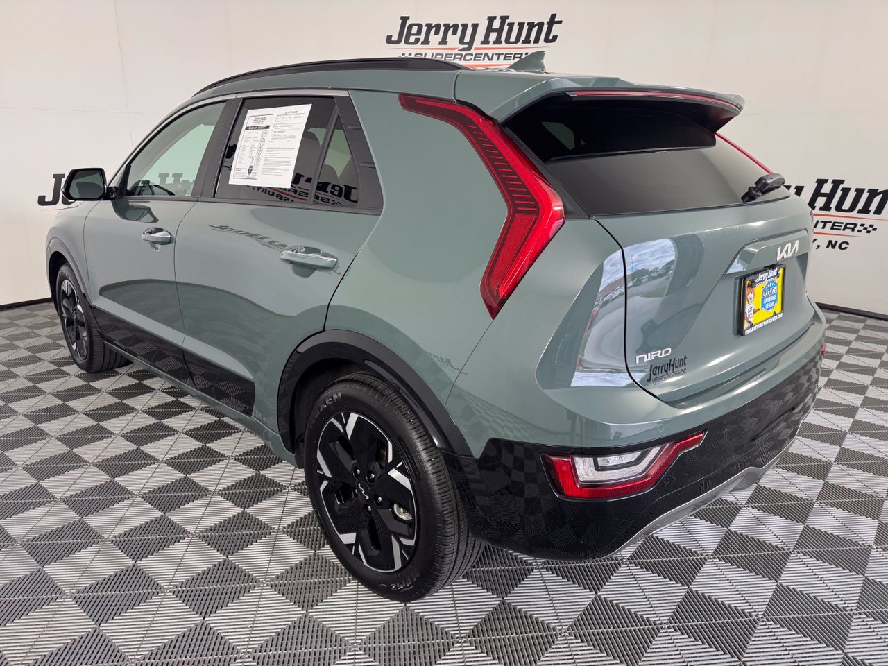 Used 2023 Kia Niro Wave w/ Wave Preserve Package FWD image 7