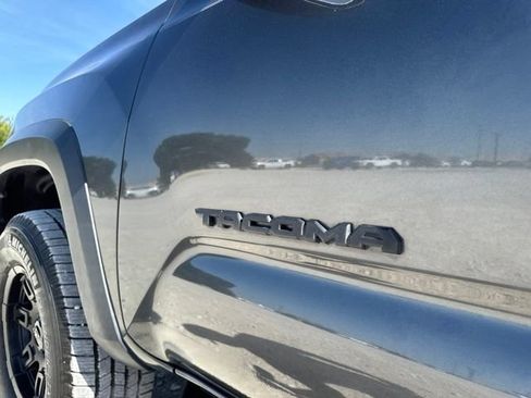 Used 2020 Toyota Tacoma TRD Off-Road AWD/4WD image 8