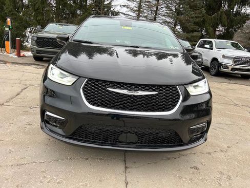 New 2026 Chrysler Pacifica Select image 3