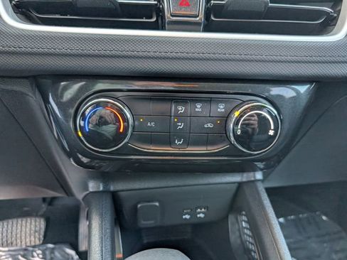 Used 2025 Chevrolet TrailBlazer LT AWD/4WD image 17