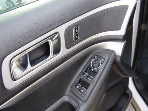 Used 2015 Ford Explorer XLT image 12