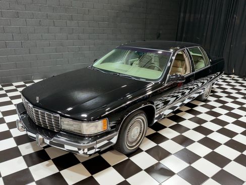 Used 1995 Cadillac Fleetwood Brougham RWD image 6