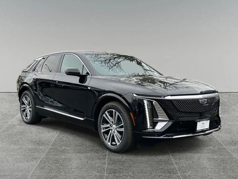 New 2024 Cadillac Lyriq Luxury w/ LPO, Floor Liner Package AWD/4WD image 8