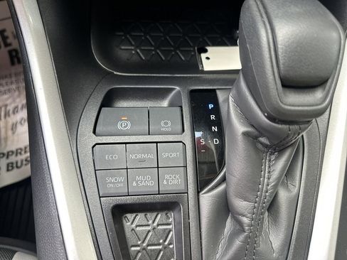 Certified 2025 Toyota RAV4 XLE AWD/4WD image 31