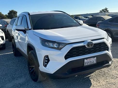 Used 2021 Toyota RAV4 LE AWD/4WD image 2