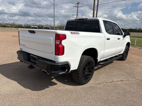 Used 2021 Chevrolet Silverado 1500 LT Trail Boss w/ Convenience Package II AWD/4WD image 6