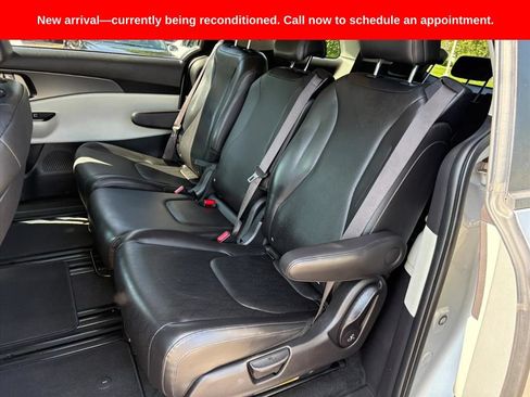 Used 2022 Kia Carnival LX FWD image 20