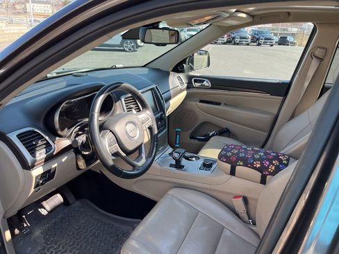 Used 2014 Jeep Grand Cherokee Limited w/ Luxury Group II image 2