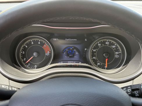 Used 2021 Jeep Cherokee Latitude Lux w/ Comfort/Convenience Group AWD/4WD image 10