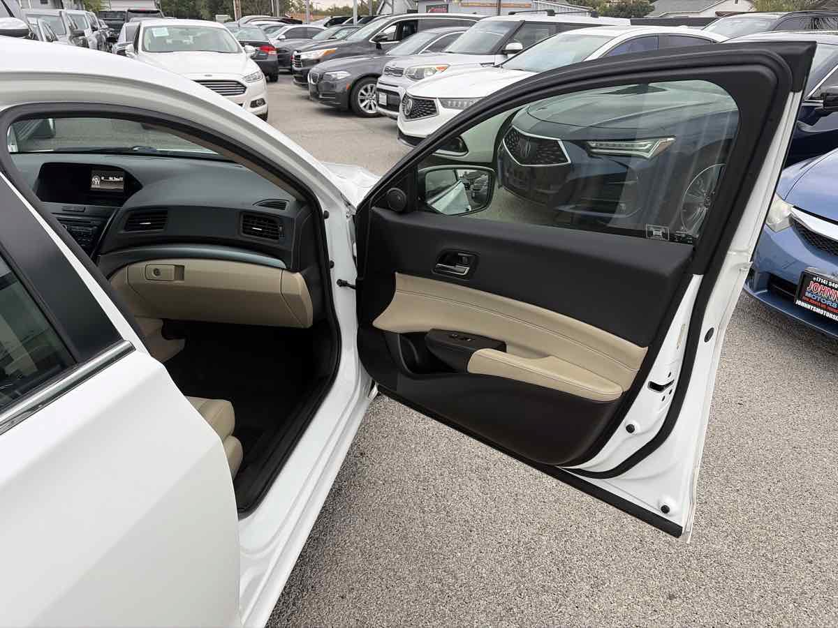 Used 2013 Acura ILX w/ Premium Package FWD image 25