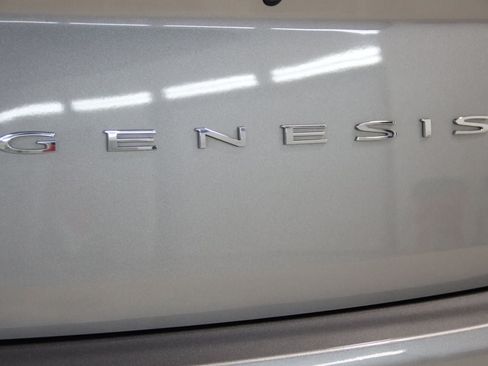 Used 2023 Genesis G70 2.0T AWD/4WD image 13
