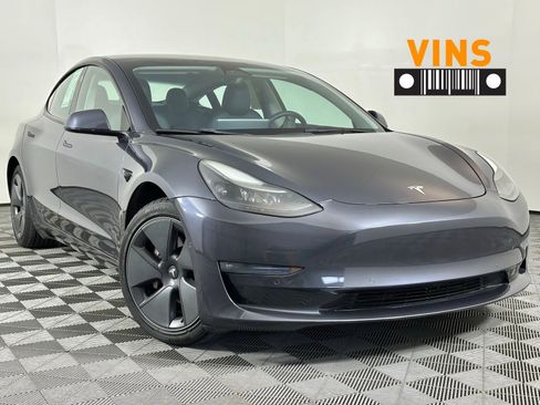 Used 2023 Tesla Model 3 Standard Range image 1