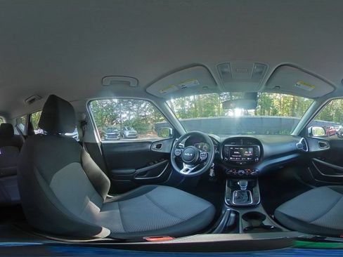 Used 2025 Kia Soul LX w/ LX Technology Package FWD image 39