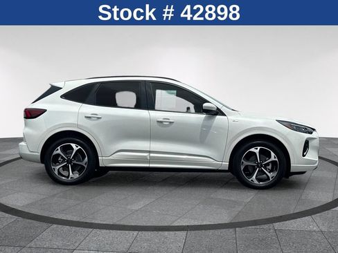 Certified 2023 Ford Escape ST-Line Elite AWD/4WD image 4