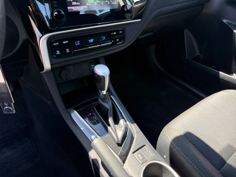 Used 2018 Toyota Corolla LE FWD image 13