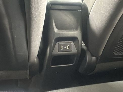 Used 2024 Hyundai Venue SEL image 35