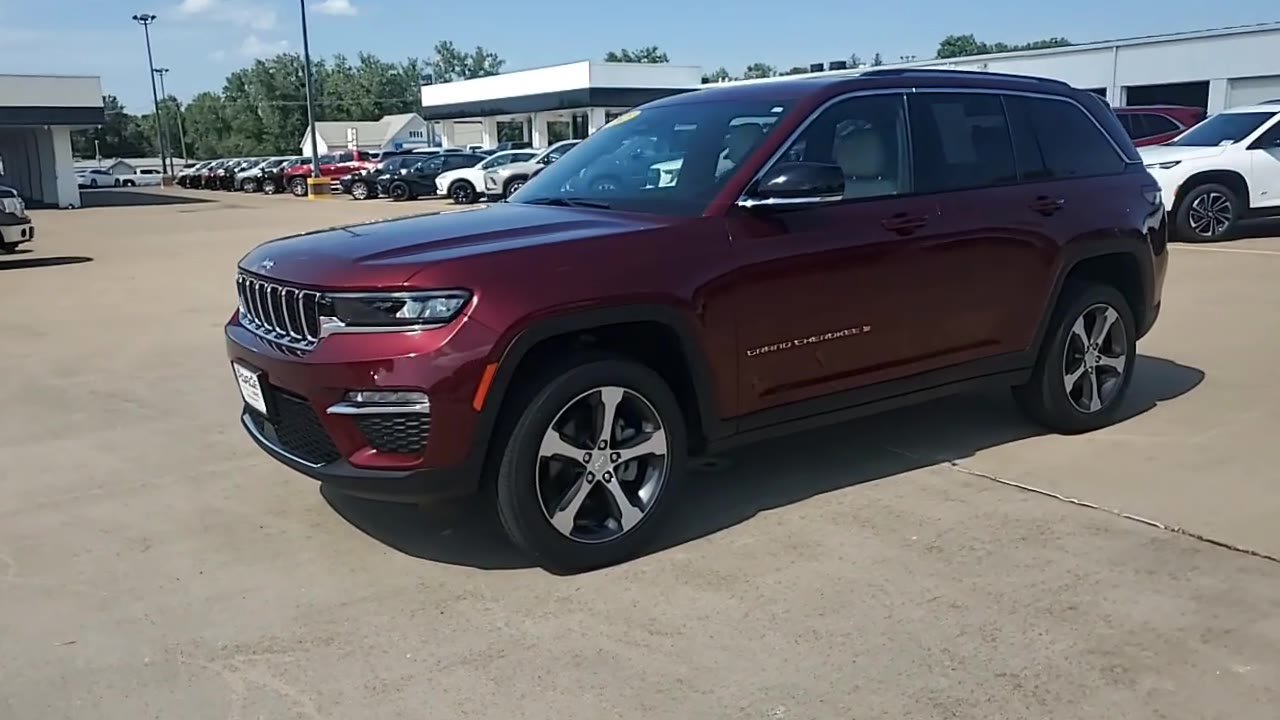 Used 2023 Jeep Grand Cherokee Limited AWD/4WD image 4