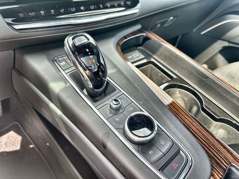 Used 2023 Cadillac Escalade Premium Luxury image 27