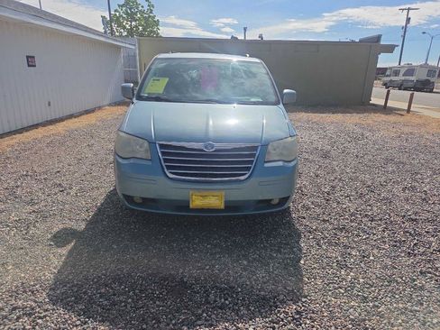 Used 2010 Chrysler Town & Country Touring FWD image 8