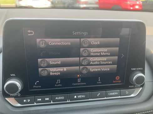 Used 2025 Nissan Rogue S FWD image 22