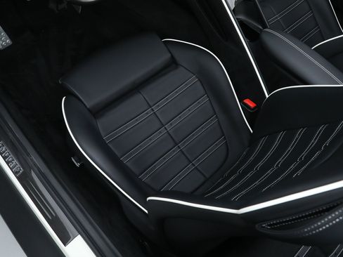 Certified 2025 Ferrari Roma Spider RWD image 28