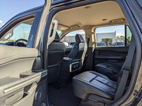 Used 2024 Ford Expedition XLT image 36