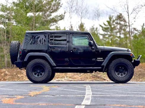 Used 2015 Jeep Wrangler Unlimited Sport w/ Quick Order Package 23S AWD/4WD image 16