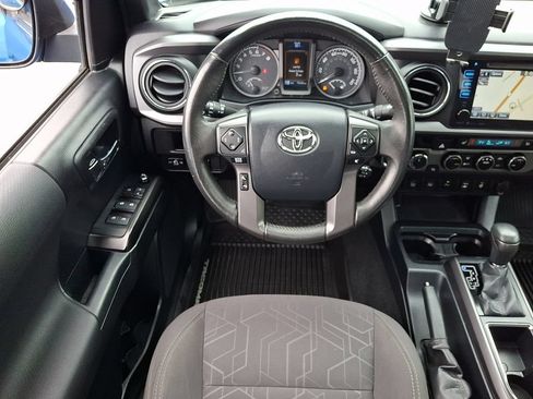 Used 2017 Toyota Tacoma TRD Sport w/ Premium & Technology Package AWD/4WD image 13