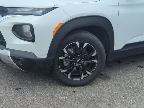 Used 2022 Chevrolet TrailBlazer LT w/ Convenience Package FWD image 2