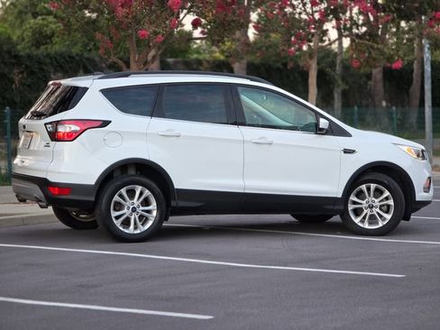 Used 2018 Ford Escape SE FWD image 5