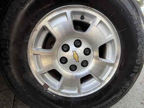 Used 2009 Chevrolet Suburban LS RWD image 16