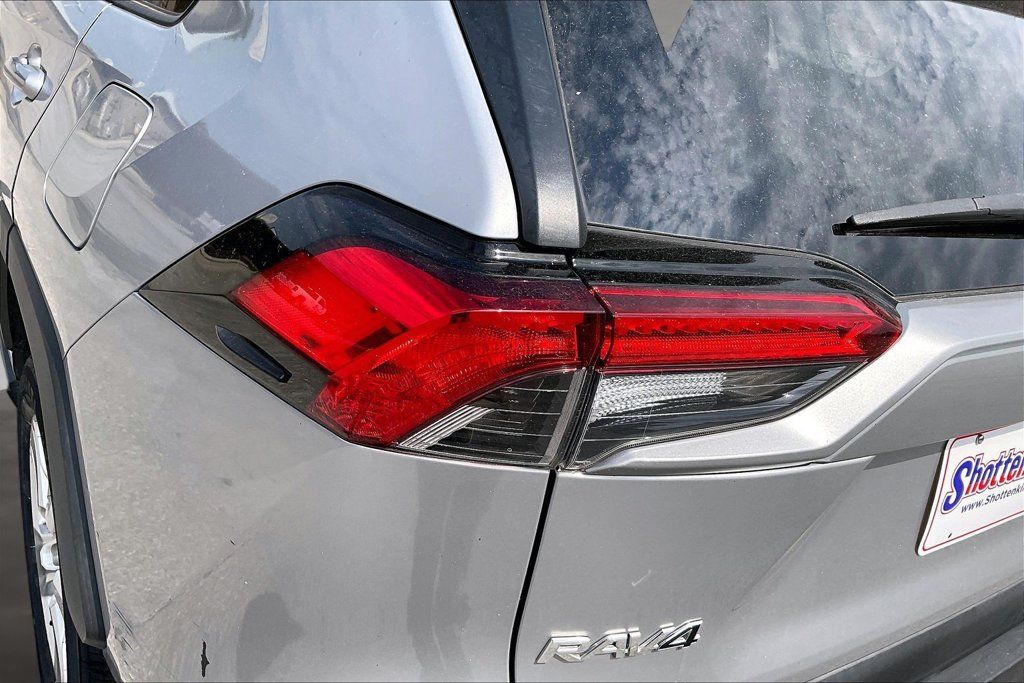 Used 2019 Toyota RAV4 XLE FWD image 23