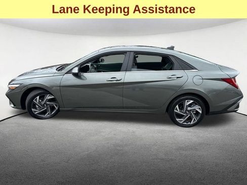 Used 2025 Hyundai Elantra SEL FWD image 6