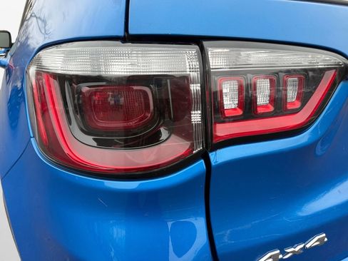 Used 2025 Jeep Compass Limited image 21