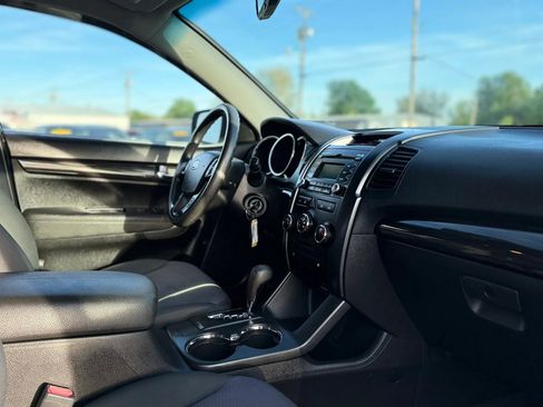 Used 2012 Kia Sorento LX w/ Convenience Pkg image 27