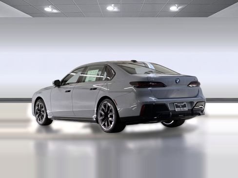 Used 2026 BMW i7 xDrive60 w/ Executive Package RWD image 3