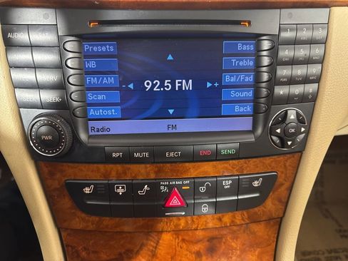 Used 2008 Mercedes-Benz E 350 4MATIC Sedan image 27