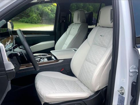 Certified 2026 Cadillac Escalade Platinum Sport AWD/4WD image 23