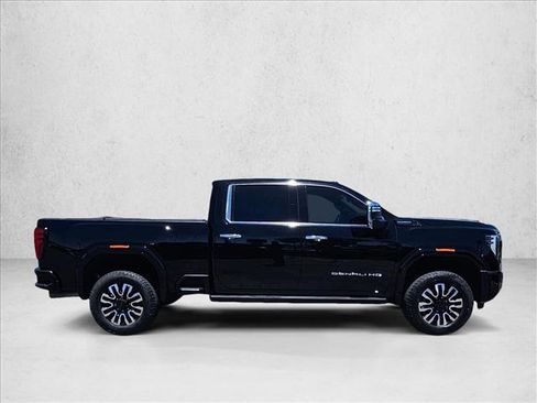 Used 2024 GMC Sierra 3500 Denali Ultimate AWD/4WD image 4
