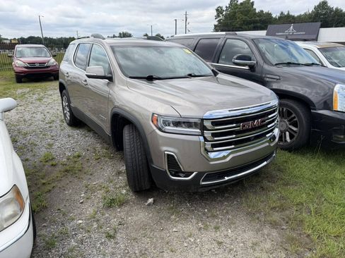 Used 2022 GMC Acadia SLT w/ Technology Package FWD image 3